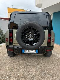 Land Rover Defender 110 anno 2023