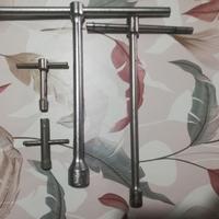 chiavi a t +4 chiavi a tubo + 2 punzoni + chiavi