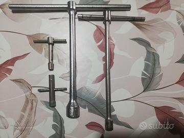 chiavi a t +4 chiavi a tubo + 2 punzoni + chiavi
