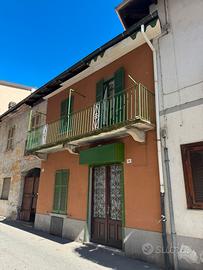 Casa singola da ristrutturare su due livelli