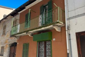 Casa singola da ristrutturare su due livelli