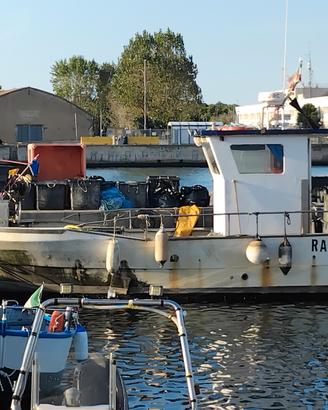 Barca con licenza da pesca