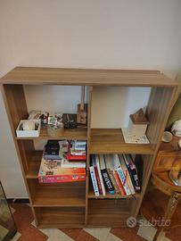 Libreria asimmetrica di medie dimensioni