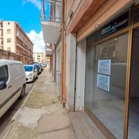Locale commerciale con vetrina