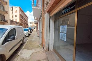 Locale commerciale con vetrina