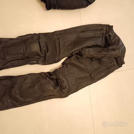 Pantaloni in pelle per moto