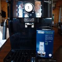 Macchina caffè e cappuccini DeLonghi