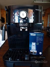 Macchina caffè e cappuccini DeLonghi