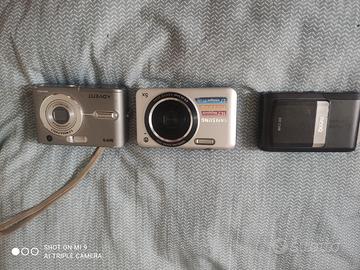 Tre macchine fotografiche Samsung Benq Advent