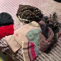 Stock sciarpe e capoelli