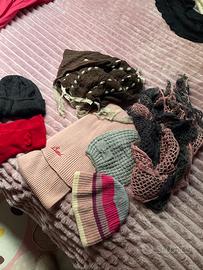 Stock sciarpe e capoelli