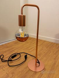 Lampada da tavolo design color rame – decorativa