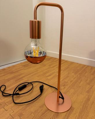 Lampada da tavolo design color rame – decorativa