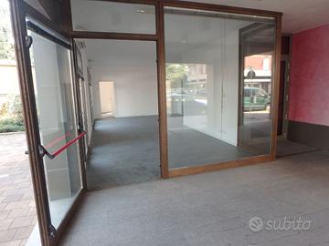 Locale commerciale su Viale Ledra