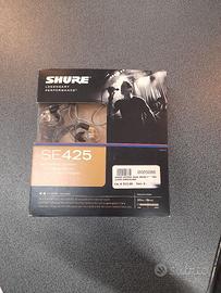 Shur Se425 in ear