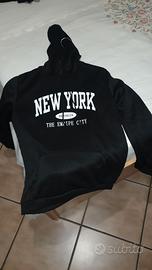 Tolgo felpa perché non mi calza praticamente nuova