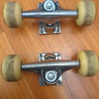 Attacchi skateboard Usati con ruote e cuscinetti
