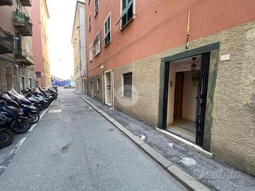 NEGOZIO A GENOVA