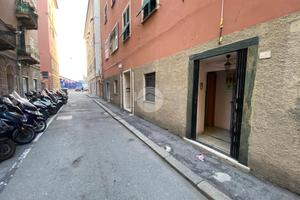 NEGOZIO A GENOVA