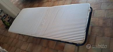 letto pieghevole con copertura