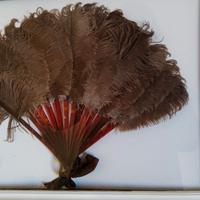 Ventaglio piume di struzzo con aste in madreperla