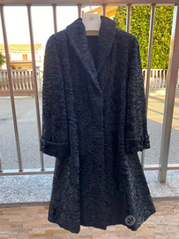 Cappotto di pelliccia di persiano nero
