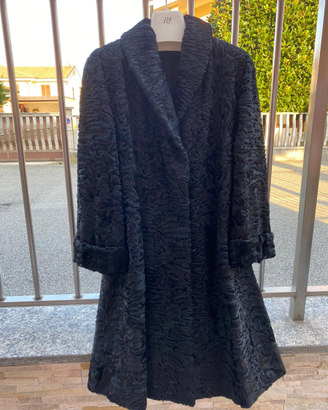 Cappotto di pelliccia di persiano nero