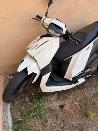 tweet 125 2024 incidentato