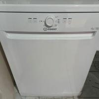 lavastoviglie Indesit pari al NUOVO 