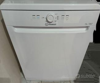 lavastoviglie Indesit pari al NUOVO 