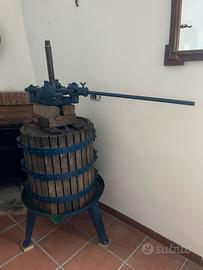 Torchio tradizionale per uva anni ‘70