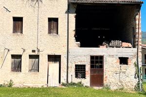 casa indipendente 350 mq