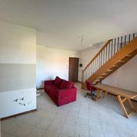 Monolocale in duplex con balcone e posto auto