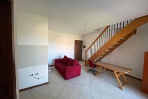 Monolocale in duplex con balcone e posto auto