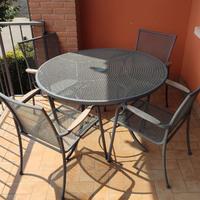 Set tavolo da esterno+ sedie