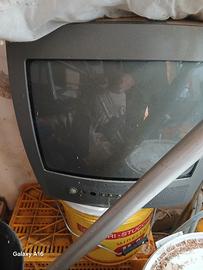 2 tv  funzionanti 
