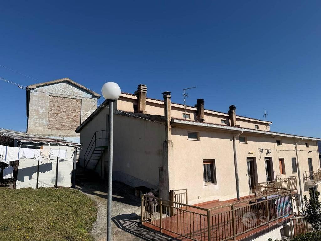 Rustico / Casale di 400 m² con più di 5 locali e b - Vista 2