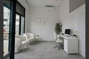 Locale commerciale senza arredamento