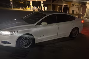Mondeo Full Hibrid berlina bianco perla
