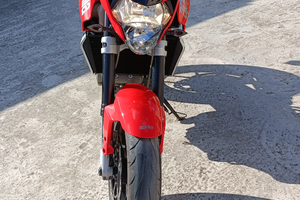 Moto naked Aprilia shiver 750