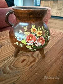 Vaso vintage a tre gambe in legno, decori floreali
