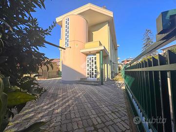 CASA SEMINDIPENDENTE A GIULIANOVA