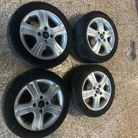 Cerchi in lega da 15 per ford fiesta piu gomme