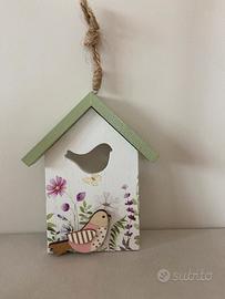 Decorazione casetta in legno con uccellino