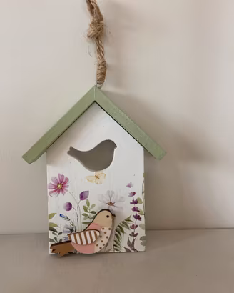 Decorazione casetta in legno con uccellino
