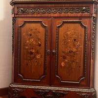 Angoliera i legno intarsiato