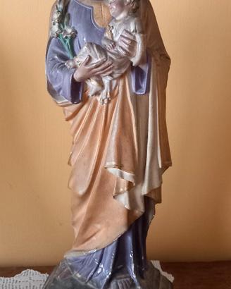 vecchia statua in gesso