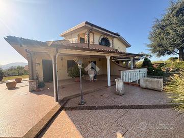 PORZIONE DI BIFAMILIARE A LARIANO