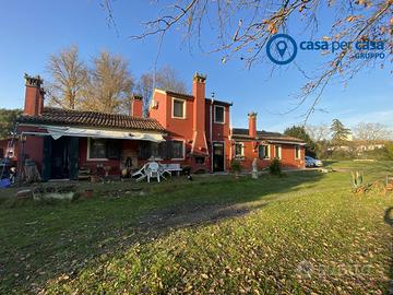 Villa singola con ampio parco piantumato