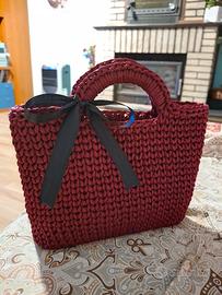 Borsa all'uncinetto fatta a mano